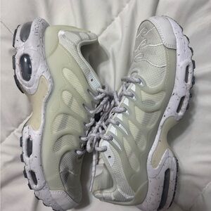 Nike Air Max Plus in Cream and White